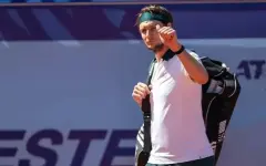 Александр Бублик успешно стартовал на турнире ATP-500 в Австрии