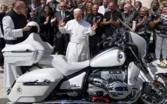 Новенький BMW Папы Римского продали за 156 тысяч евро
