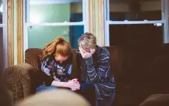 Семья в Шымкенте после звонка из банка продала дом, машину и набрала кредитов