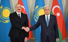 Касым-Жомарт Токаев провел переговоры с Ильхамом Алиевым