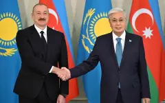 Касым-Жомарт Токаев провел переговоры с Ильхамом Алиевым