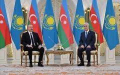 Глава государства провел переговоры с Президентом Азербайджана