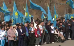 Государственный флаг в честь Дня Республики подняли в Алматы