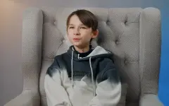 Выглядит как 10-летний ребенок, но учится в вузе: 20-летний парень покорил соцсети своей внешностью
