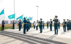 В Шымкенте в честь Дня Республики торжественно подняли Государственный флаг