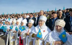 Тысячи талдыкорганцев вместе исполнили Государственный Гимн в День Республики