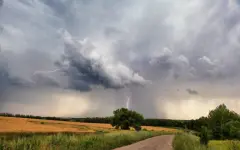 Дождь с грозой ожидается на юго-востоке Казахстана