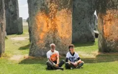 Экоактивистов по делу о вандализме на Стоунхендже оправдали в Британии