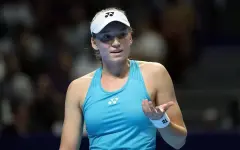 Рыбакина разгромила Аниссимову на старте Итогового турнира WTA