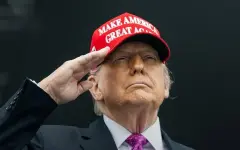 Премьер Канады извинился перед Трампом за антитарифную рекламу