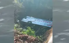 Автобус со студентами рухнул в овраг у монастыря в Армении