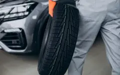 О штрафах на езду на летней резине напомнили автолюбителям