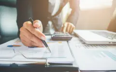 Информацию о долгах казахстанцев кредитные организации будут передавать в КГД