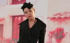 Певица Ёлка убрала из популярной песни упоминание аэропорта Борисполь