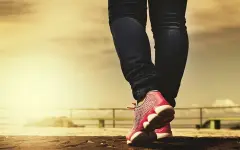 Ученые выяснили, как ходьба влияет на слух