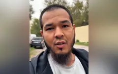 Блогер из Казахстана заявил, что в детской обуви и лекарствах содержится свинина