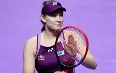 Рыбакина досрочно вышла в полуфинал