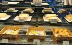 Без медосмотра и санитарных книжек работали сотрудники кафе в Костанайской области