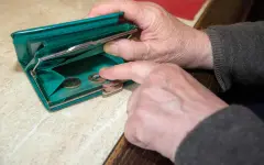 Мошенники обманули пенсионерку из Актобе на 11 миллионов тенге