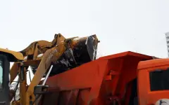 Почти 60 грузовиков снега вывезли из Астаны за ночь