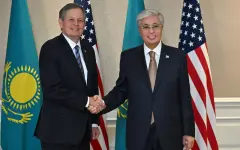 Президент принял американского сенатора Стива Дэйнса