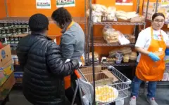 Суд обязал администрацию Трампа профинансировать выплаты