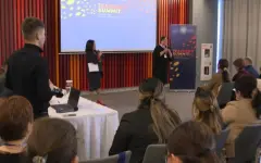 Тему ИИ подняли на международном саммите учителей в Алматы