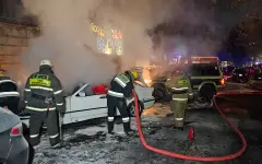 Автомобиль вспыхнул на парковке около дома в Алматы