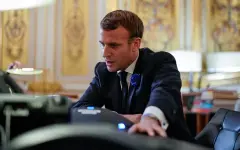 Макрон пообщался с легендарным вождем индейского племени