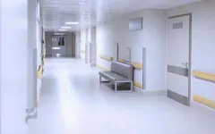 Пострадавший от обрушения облицовки дома в Астане фельдшер находится в крайне тяжелом состоянии