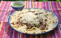 «Слюни текут до пяток»: фудблогер из Турции приготовил бешбармак с курицей