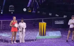 Почему Рыбакина отказалась от фото с главой WTA