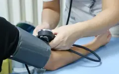 Медпомощь казахстанцам с хроническими заболеваниями: обновлены правила