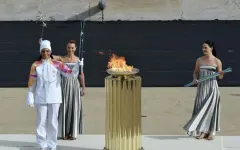 Олимпийский огонь передали организаторам зимних Игр 2026 года в Италии