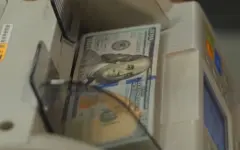 Аналитики ожидают снижения курса доллара