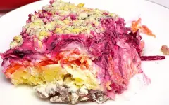 Назван максимально допустимый размер порции новогоднего салата