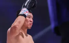 Этнический казах уничтожил непобежденного боксера в Дубае