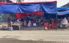 Число жертв наводнений в Индонезии продолжает расти