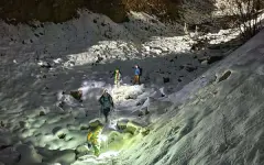 Спасатели спустили с гор двух туристов