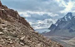Туристы не смогли спуститься с гор в Алматинской области