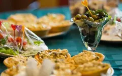 Казахстанский предприниматель избежал тюрьмы после массового отравления гостей в своем ресторане