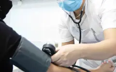 Медсестра заразила десятки пациентов ВИЧ и гепатитом