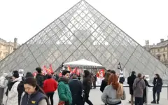 Лувр закрыт из-за забастовки персонала