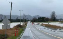 Сильные дожди продолжаются в Канаде