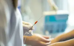 Медсестра заразила ВИЧ и гепатитом десятки человек