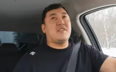 Такси с оперой: житель Усть-Каменогорска дарит пассажирам мини-концерты