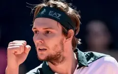 Лучший теннисист Казахстана опубликовал совместное фото с известным актером