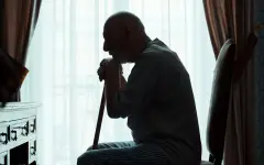 Во Франции резко остановили пенсионную реформу