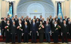 Токаев наградил ряд энергетиков орденами и медалями