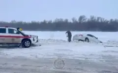 Автомобиль с пятью пассажирами съехал в кювет на трассе Алматы – Ташкент